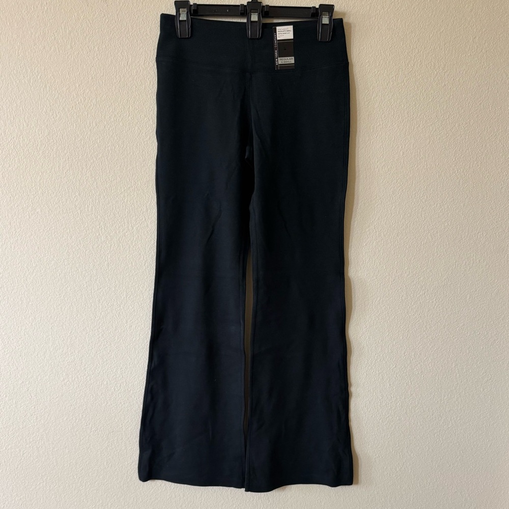 NWT NY & Co. Sport brand Spring Street Flare Pants (black) size XS